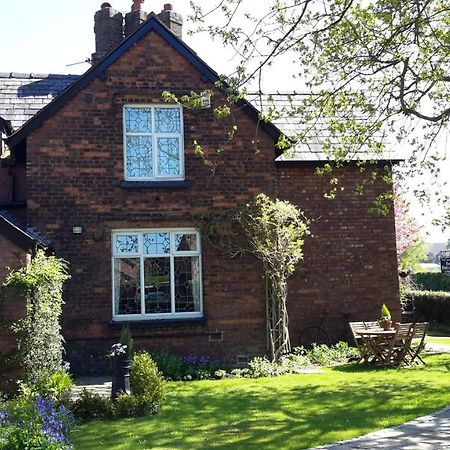 The School House Bed & Breakfast Уорингтън Екстериор снимка