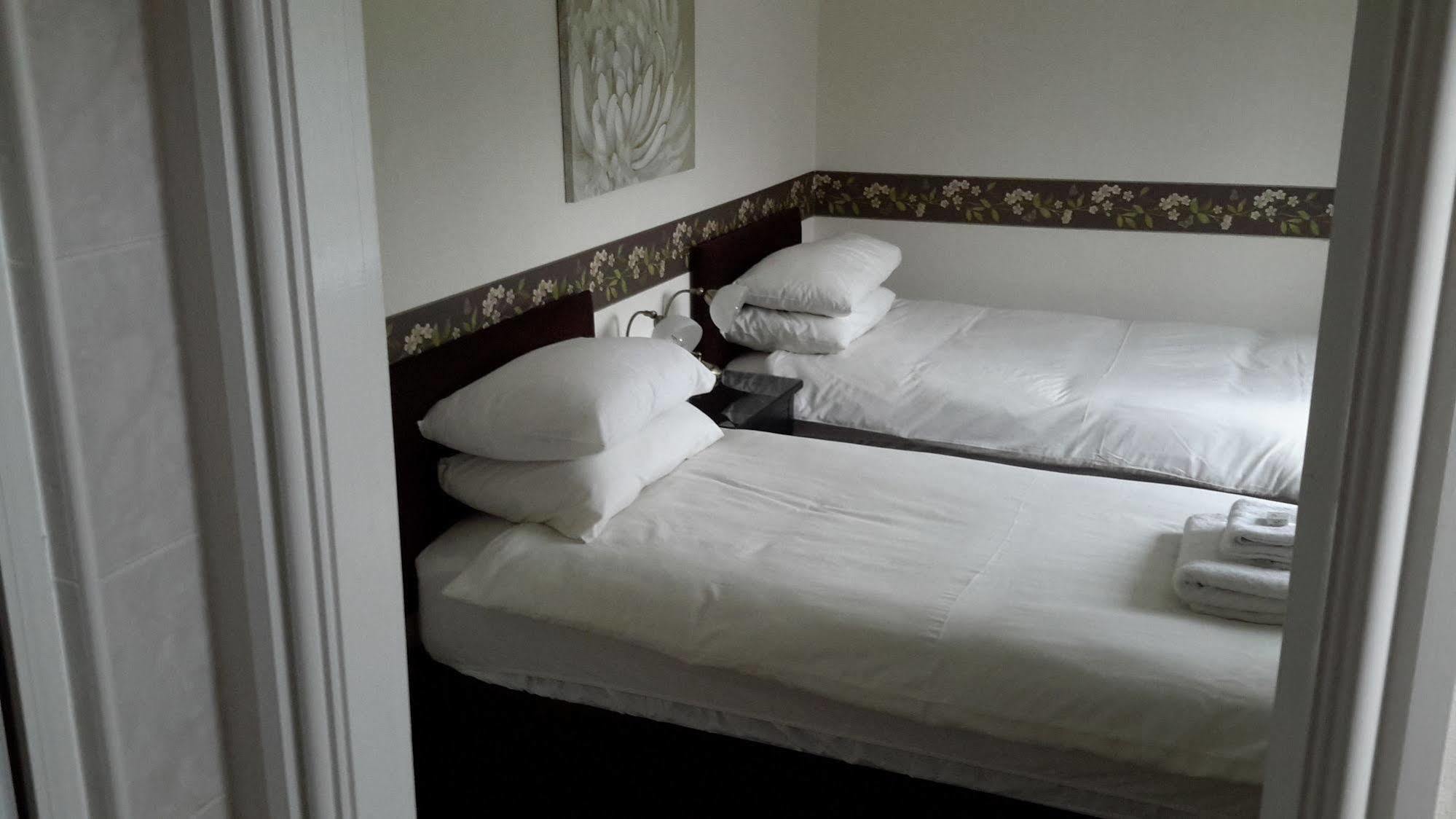 The School House Bed & Breakfast Уорингтън Екстериор снимка